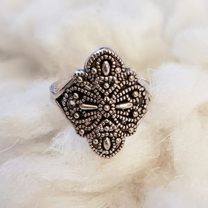 Fancy Filligree Swirls Silver Tone Ring